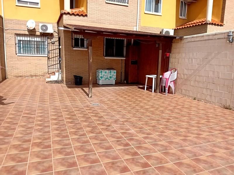 Chalet en venta en Poblete - OYR-577
