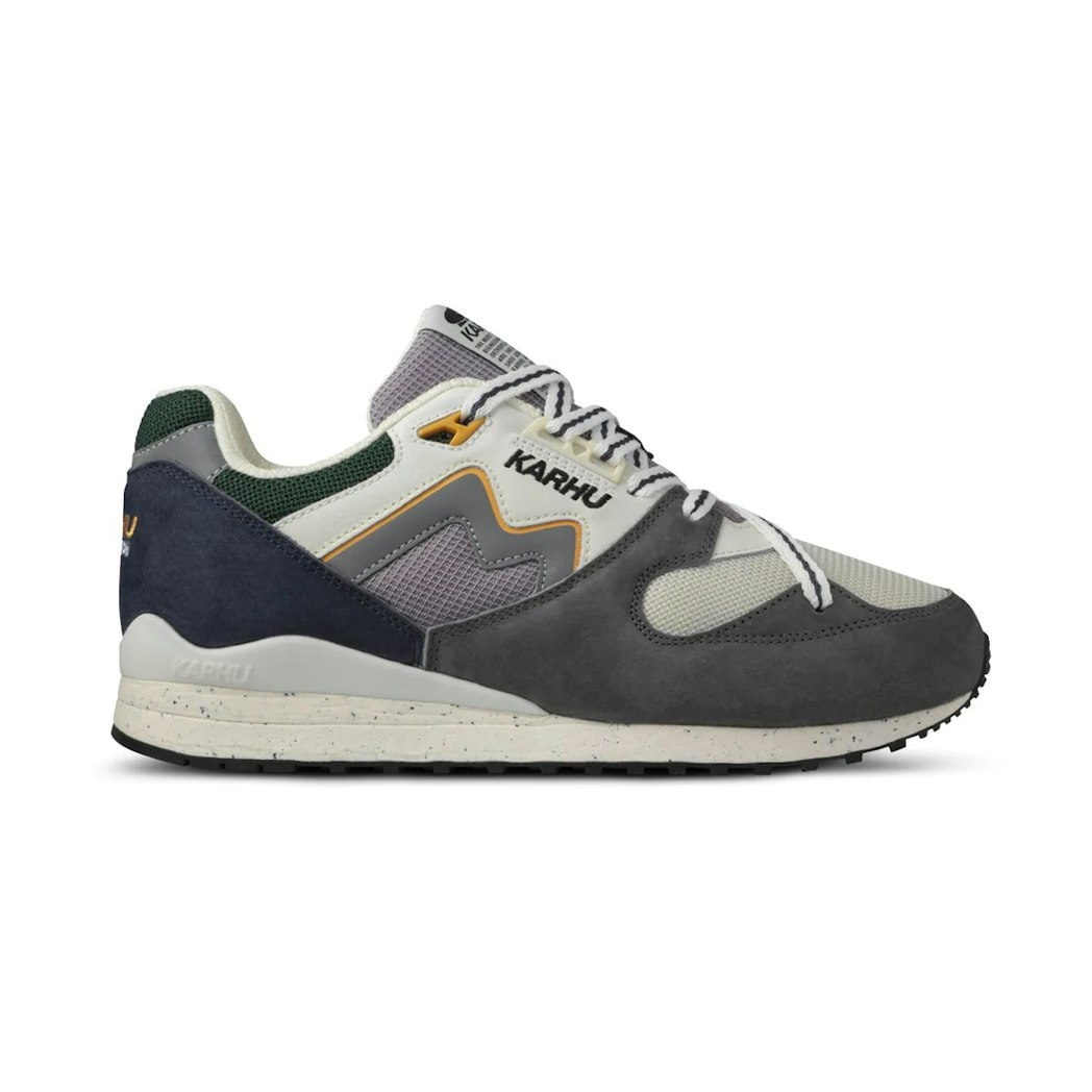 Sneakers Karhu Synchron Classic (gunmetal / bright white) Sneaker | F802670