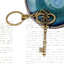 Herstellung von Schlüsselanhängern Aus Bronze Im Vintage Stil