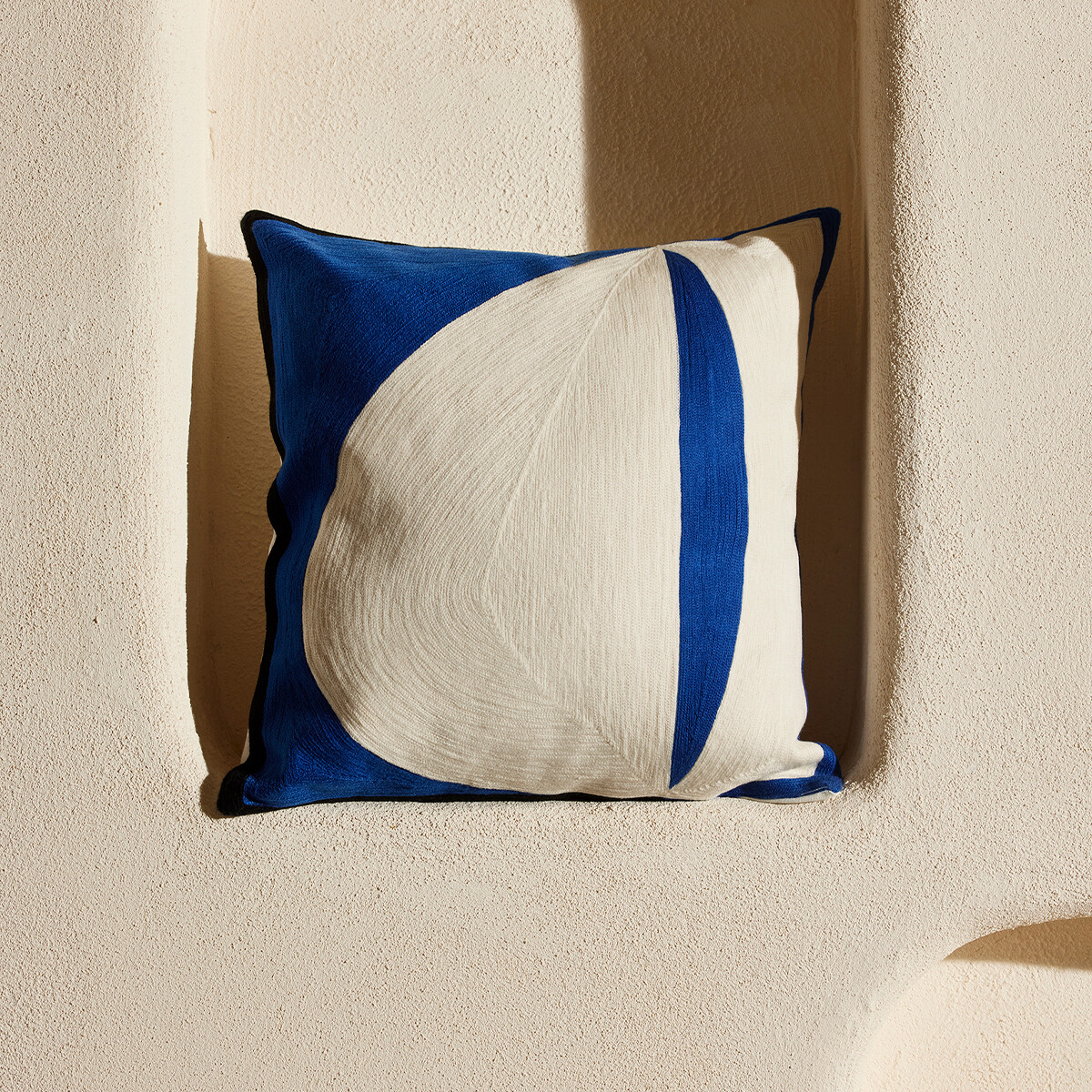 Coussin Abstrait, Jasmin/Indigo - 42 x 42 cm - Coton - image 2