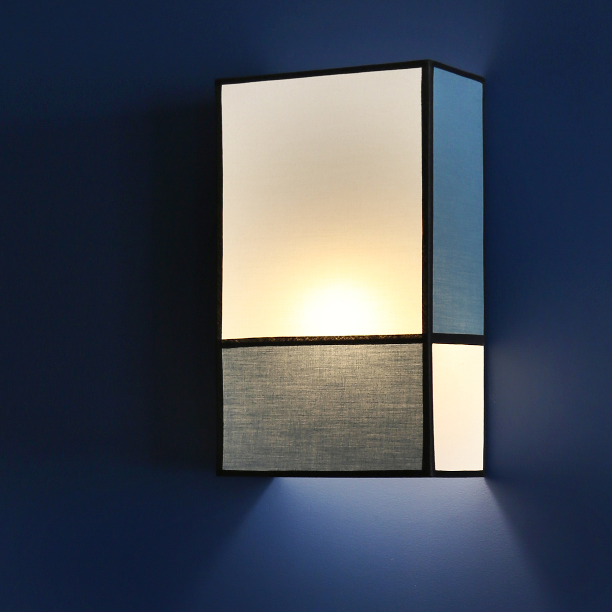 Wall Light Radieuse, Damier Ecru / Black - H36 cm - Steel / Cotton Percale shade - image 7