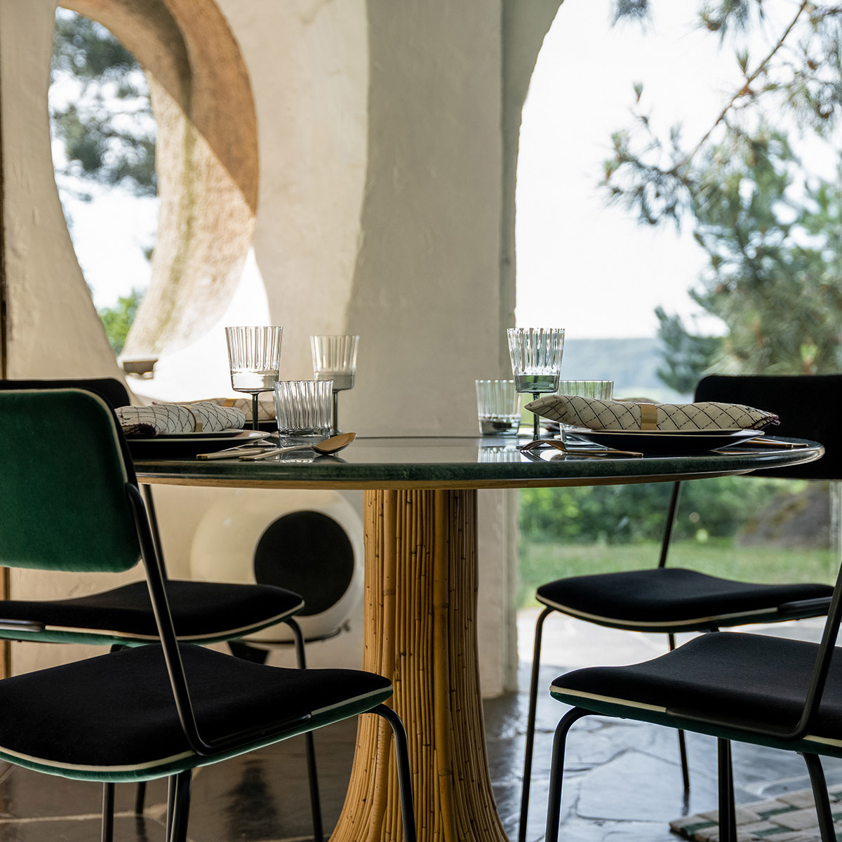 Table Haute à Manger Riviera, Vert / Naturel - ø120 x H74 cm - Marbre de Carrare / Rotin - image 4