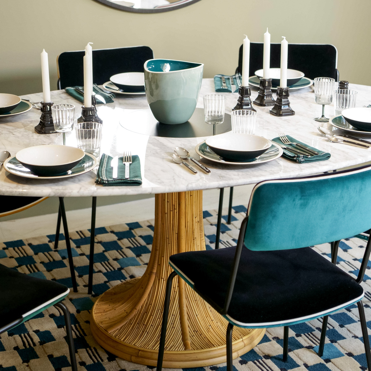 Table Haute à Manger Ovale Riviera, Blanc / Naturel - ⌀199 x H74 cm - Marbre de Carrare / Rotin - image 4